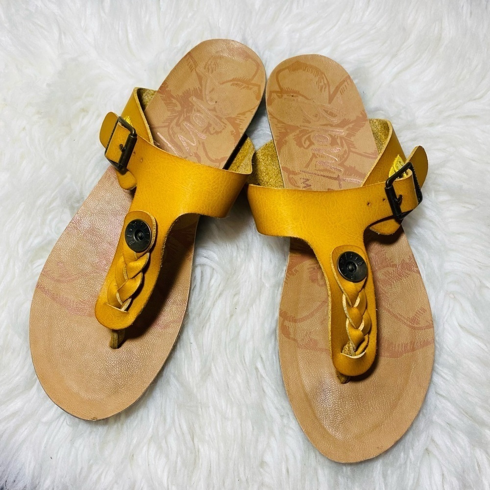 Blowfish Malibu Barro Mustard Faux Leather Thong Sandals Sz-7 - Picture 3 of 6